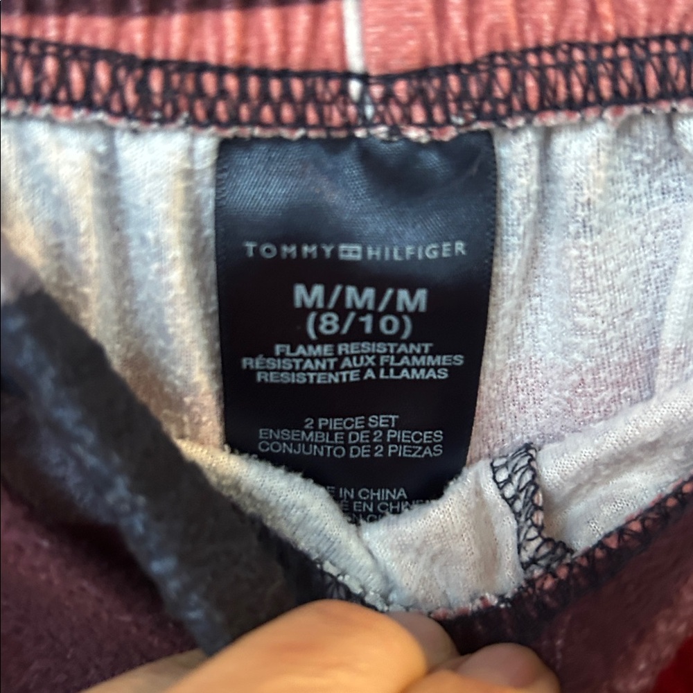 Tommy Hilfiger Boys Pajama Set - Gray, Navy, Red Plaid
Size medium (8) - Picture 7 of 8